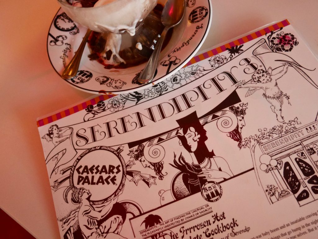 Fun things to do in Vegas: 7 absolute must-dos to ROCK your trip | Las Vegas - Serendipity 3