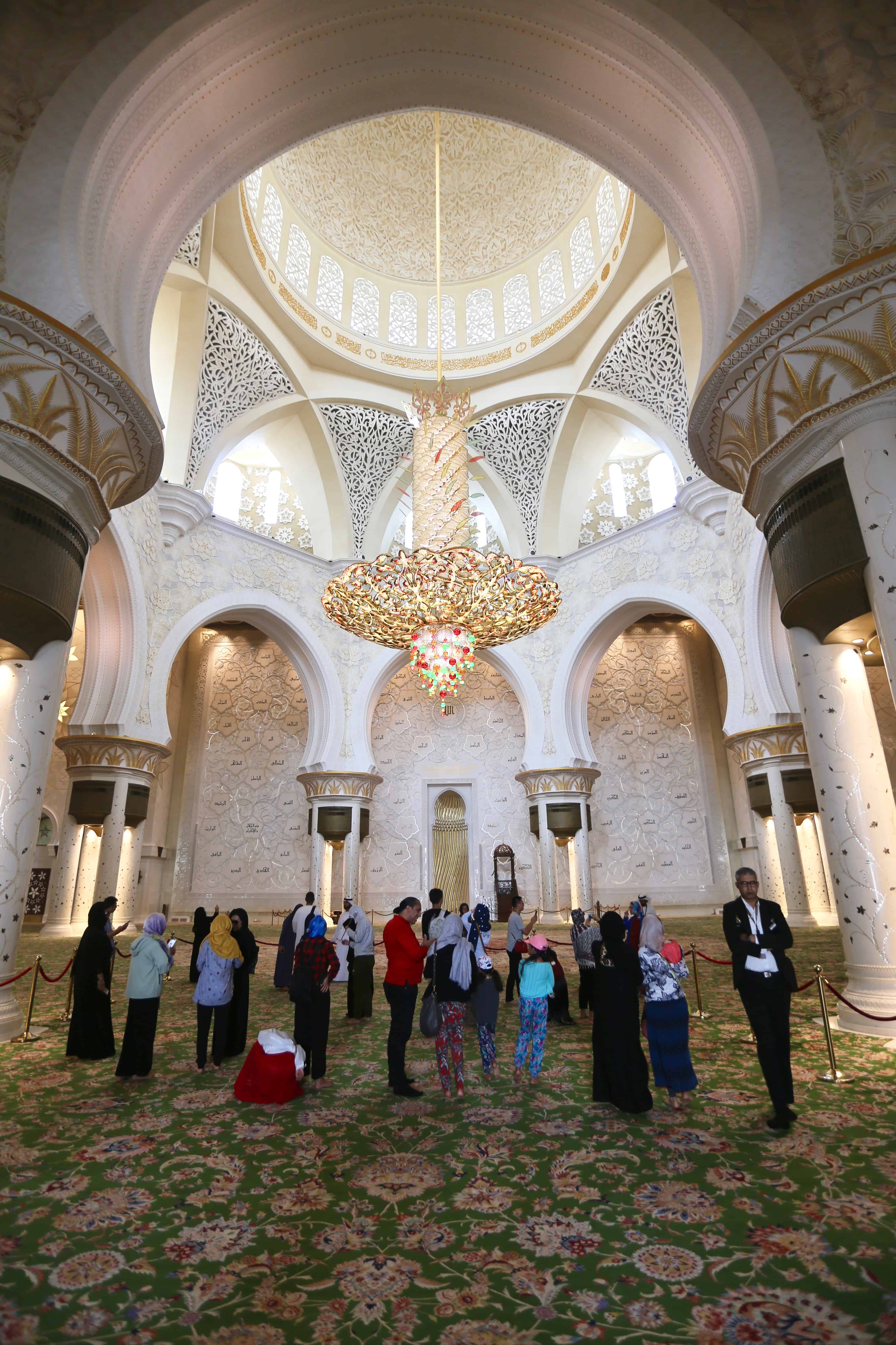 Visiting Sheikh Zayed Grand Mosque in Abu Dhabi