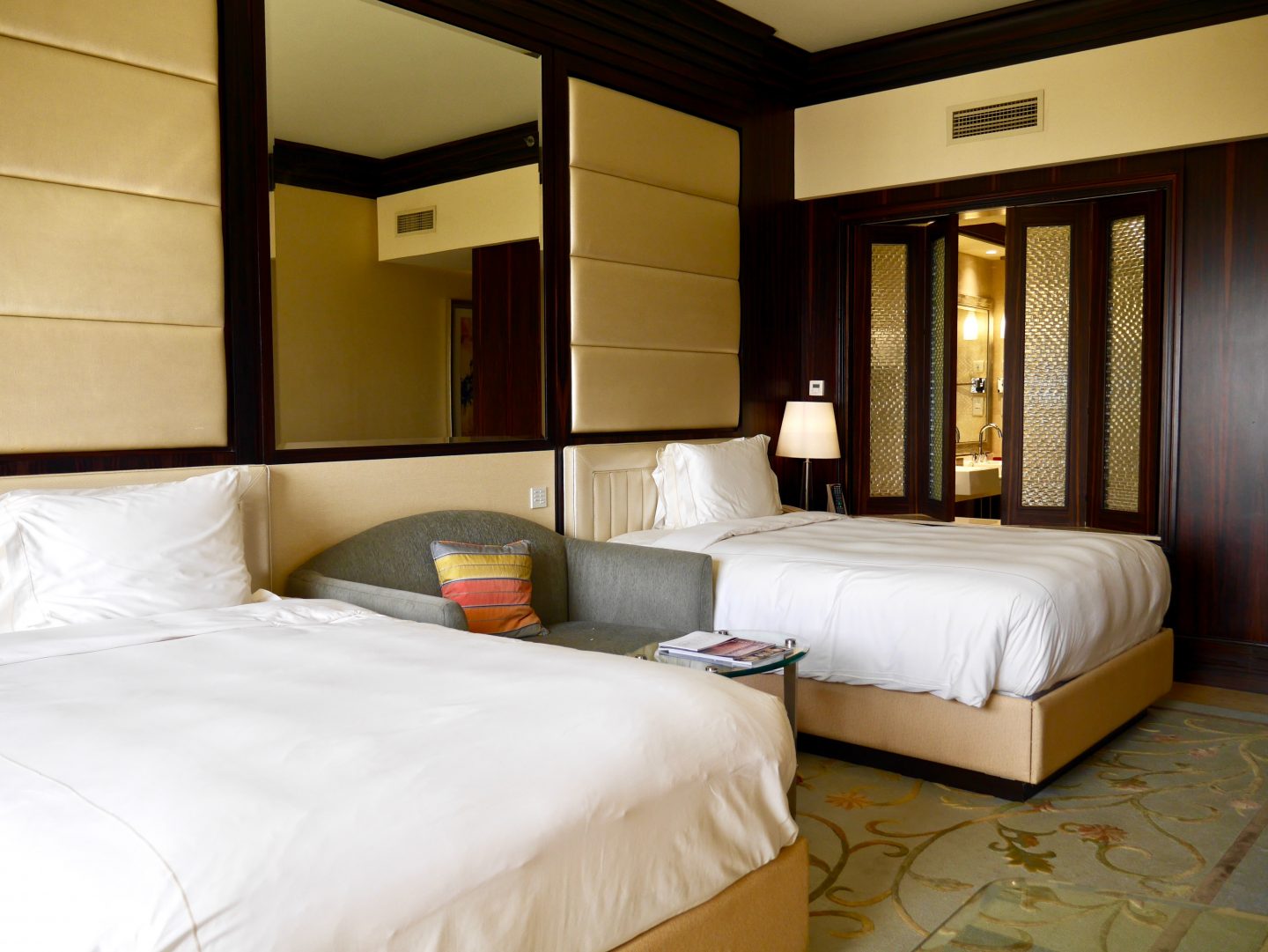 Ritz-Carlton Abu Dhabi: A Review