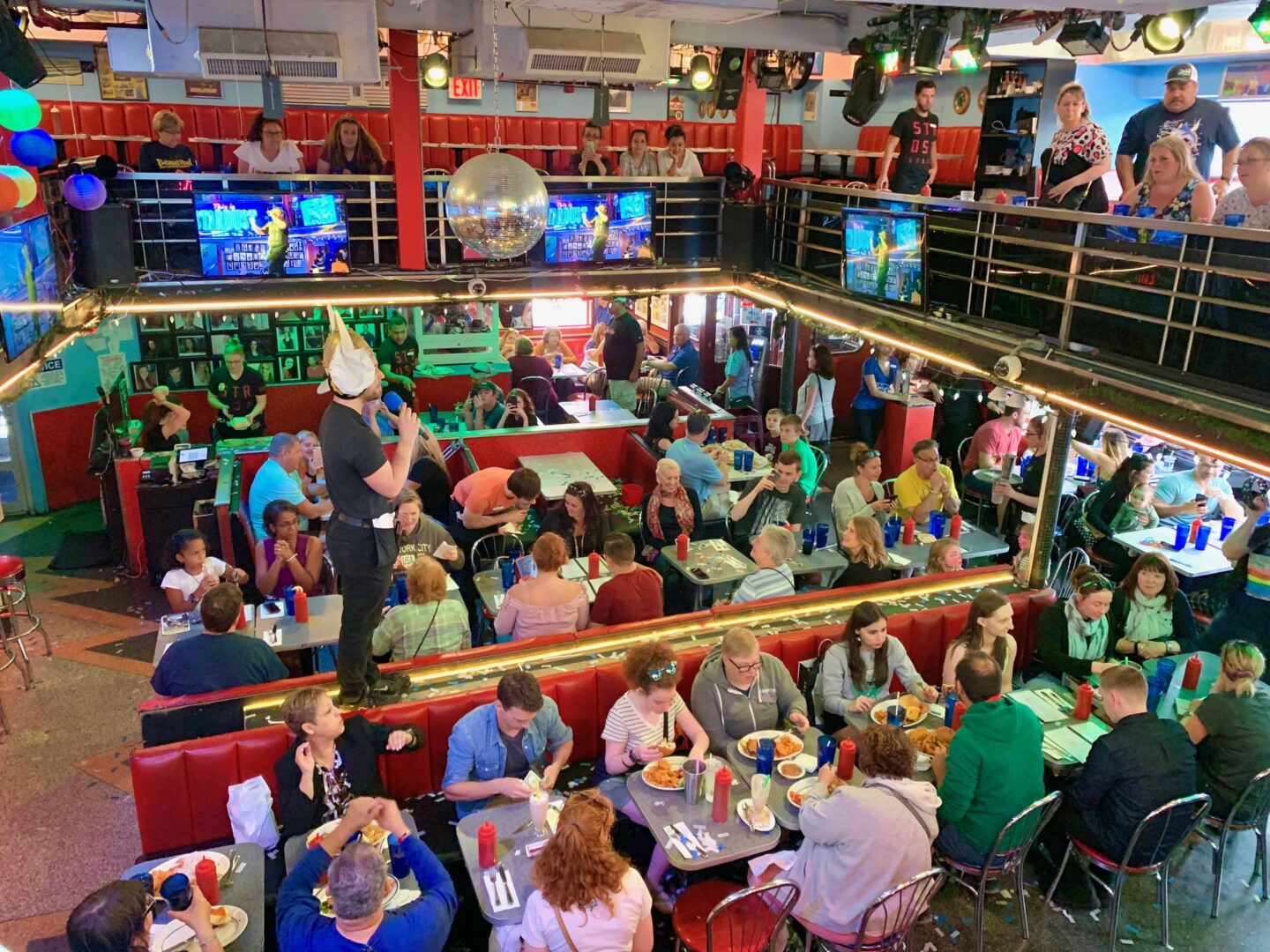 photo of Ellen's Stardust restaurant New York City from balcony looking down at diners
