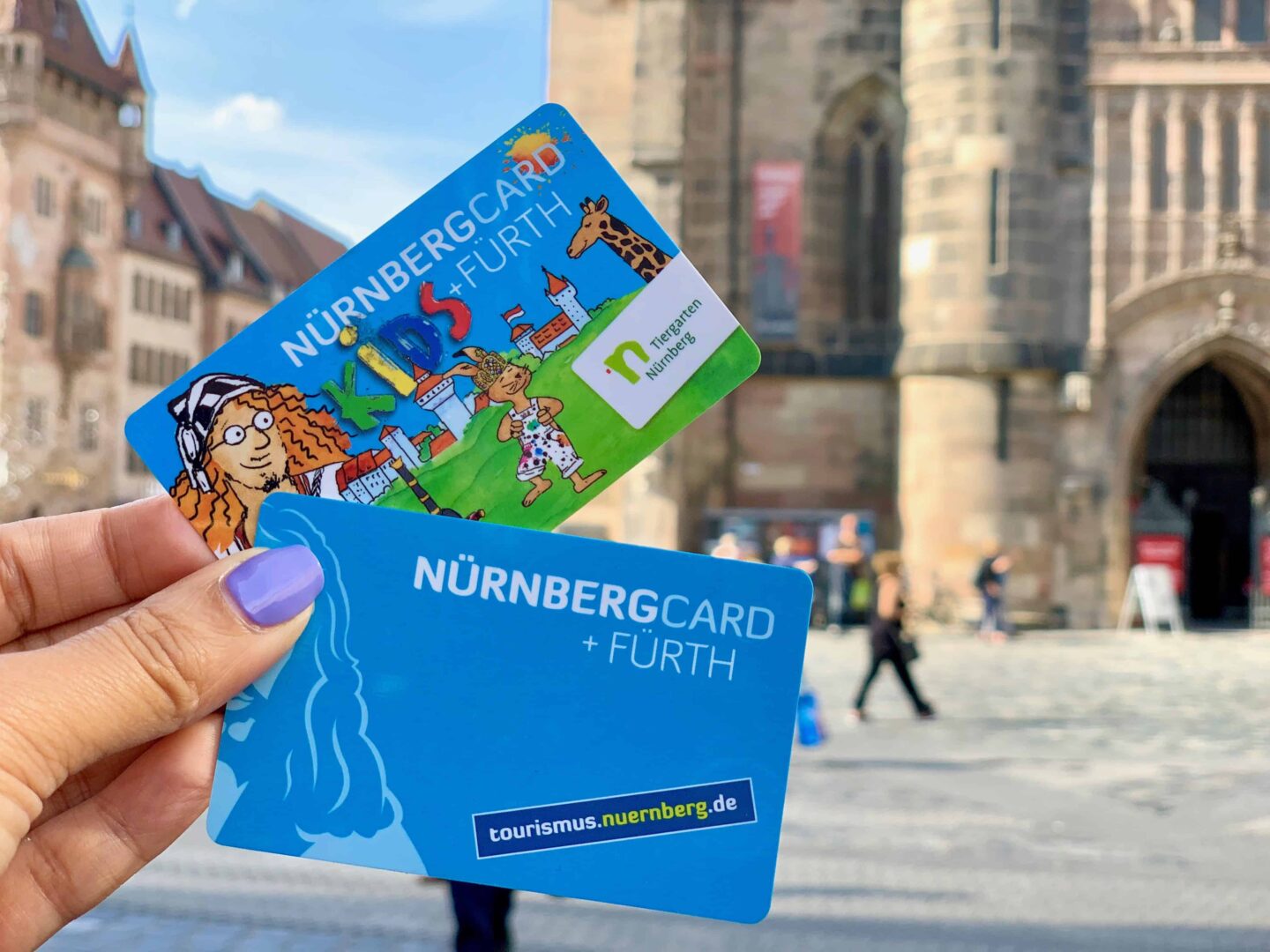Picture of two Nürnberg tourist cards in front of church | Germany with kids