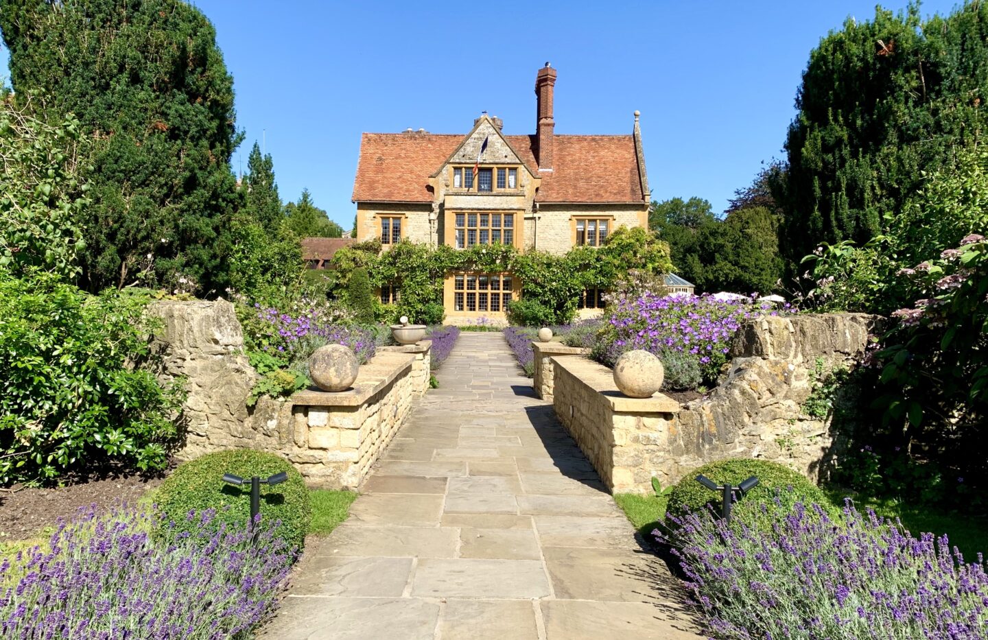 view of the outside of Belmont le manor aux Quat' Saisons