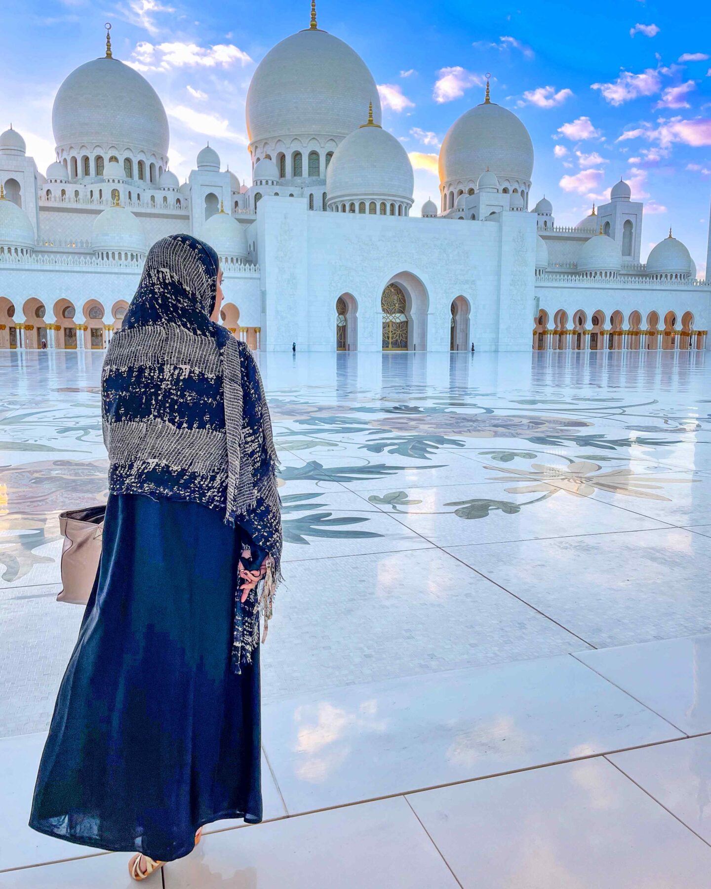 Best Places to Visit in Abu Dhabi - Sheikh Zayed Grand Mosque