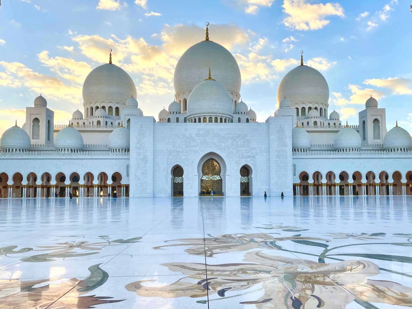 Best Places to Visit in Abu Dhabi - Sheikh Zayed Grand Mosque