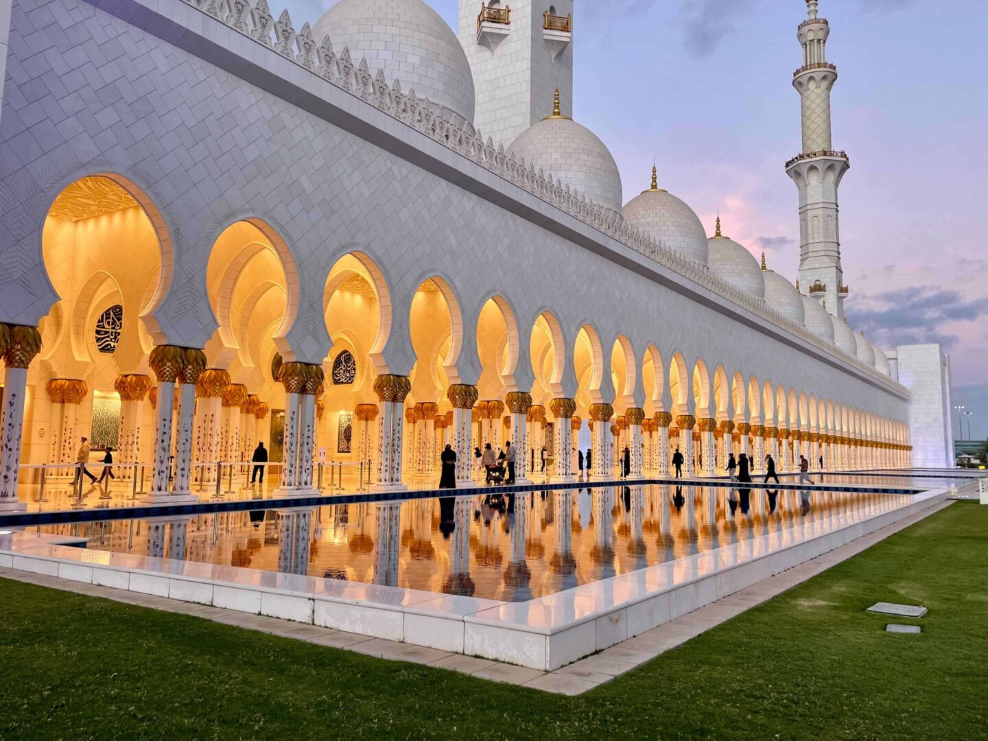 Best Places to Visit in Abu Dhabi - Sheikh Zayed Grand Mosque