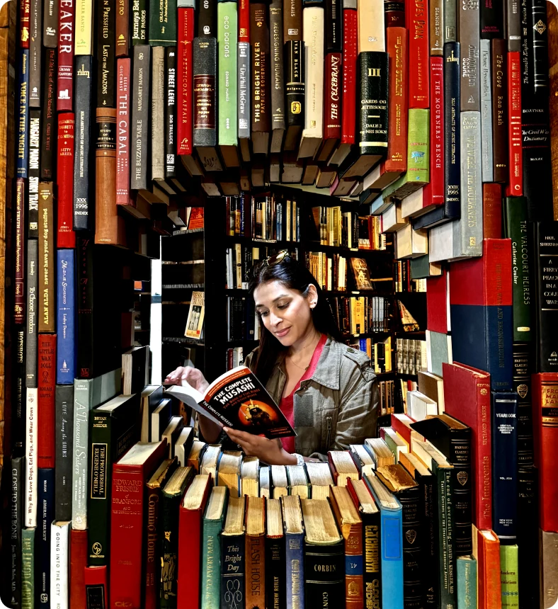 Sima reading books