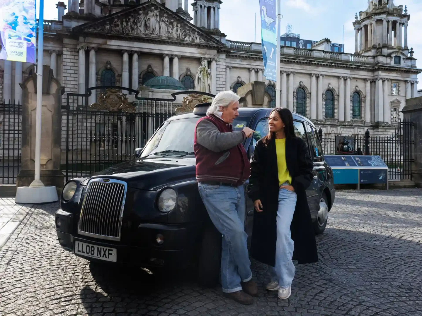 Belfast traditional black taxi tour